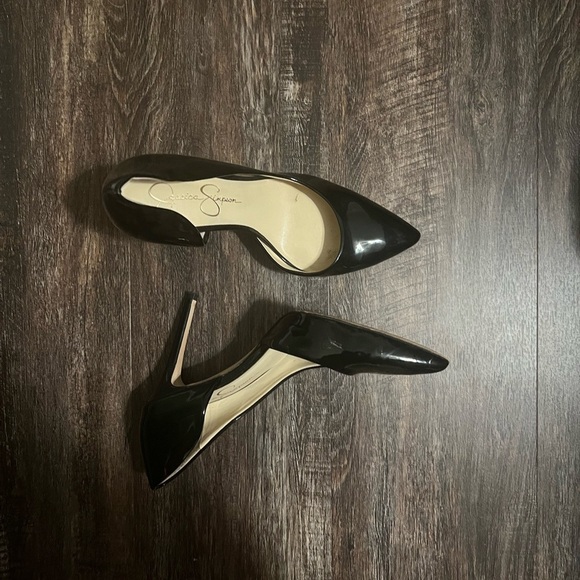 Jessica Simpson Shiny Black Pumps - Picture 3 of 5
